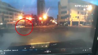 通緝犯拒檢狂飆　自撞翻邊坡遭逮