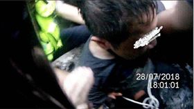 墾丁,自殺,蛙鏡,啞鈴,珊瑚礁岩（圖／翻攝畫面）