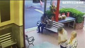 胡翁行經土地公廟時，瞥見酒醉躺在長椅上的楊女，趁機竊取現金12000元後逃逸，警方循線將他逮獲，訊後依竊盜罪移送法辦（翻攝畫面）