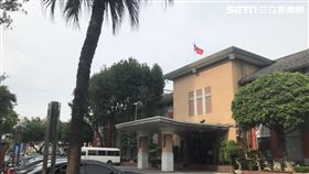 江男前往立法院陳情，背包裡卻裝著3桶汽油，還對駐衛警揚言要縱火，隨即遭到壓制逮捕，訊後將依恐嚇公眾安全罪送辦（楊忠翰攝）