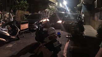 駕駛遭7騎士狂追　鑽小巷連撞29車