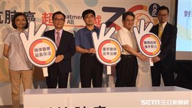 ▲癌症希望基金會攜手台灣胸腔暨重症加護醫學會等5大醫學會，於8月1日世界肺癌日提出「對抗肺癌，超越三十」，盼望醫、病、政府齊心努力，讓肺癌晚期存活期能突破30個月。（圖／記者楊晴雯攝）