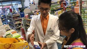 即將升大三的高醫大藥學系學生蘇冠宇，利用暑假到博登藥局實習受感到學以致用受益良多。（圖／公關照）