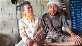 ▲他無國籍  107歲終獲公民身份證（圖／翻攝自泰國網臉書）