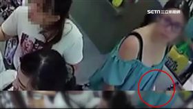 低胸辣妹伸第三隻手 監視器