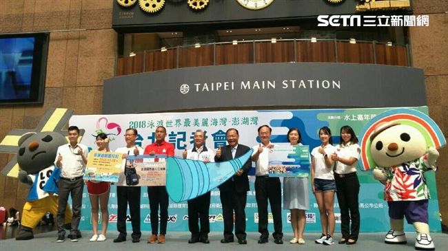 海上生明月　澎湖灣邀海泳者挑戰自我