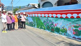 留住家鄉的美 這群8旬嬤畫出小時候印象