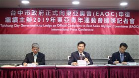 東亞青運遭停辦　林佳龍：不放棄任何主辦機會2019年東亞青運因中國大陸打壓遭停辦，台中市長林佳龍（中）30日在台北召開國際記者會，會中表示不會放棄任何主辦機會，也將在適當機會向東亞奧會（EAOC）會員爭取。中央社記者吳家昇攝　107年7月30日