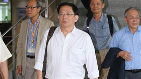 中研院院士選舉　管中閔投票後離去中研院第33次院士會議議程，5日下午進行第32屆院士選舉投票作業，院士管中閔（前）出席，投票後離去。中央社記者王飛華攝　107年7月5日