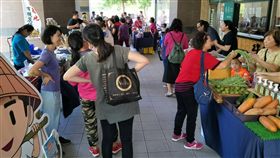 看好市場 屏東小農前進高雄長庚擺市集