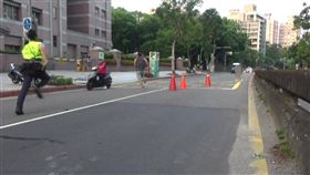 台北,外籍移工,追逐,逃逸,熱心,移民法。翻攝畫面