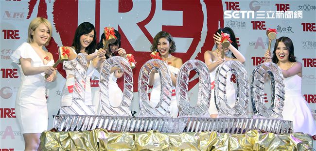 2018台北國際成人展六大AV女優（由左至右）椎名空、Julia、高橋聖子、明日花綺羅、橋本有菜、友田彩也香