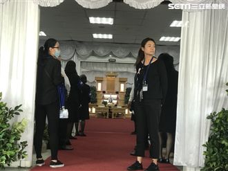 富少現身告別式 遭家屬拒正門進入