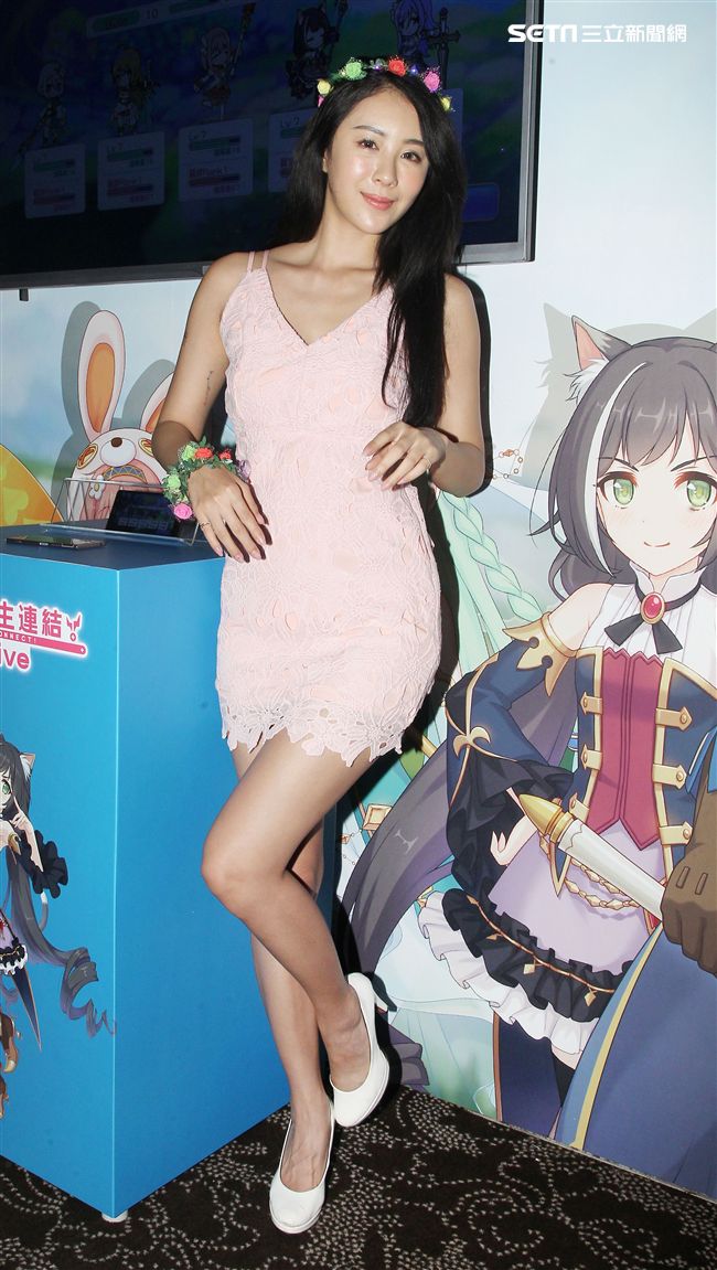 性感正妹夏晴。（記者邱榮吉/攝影）