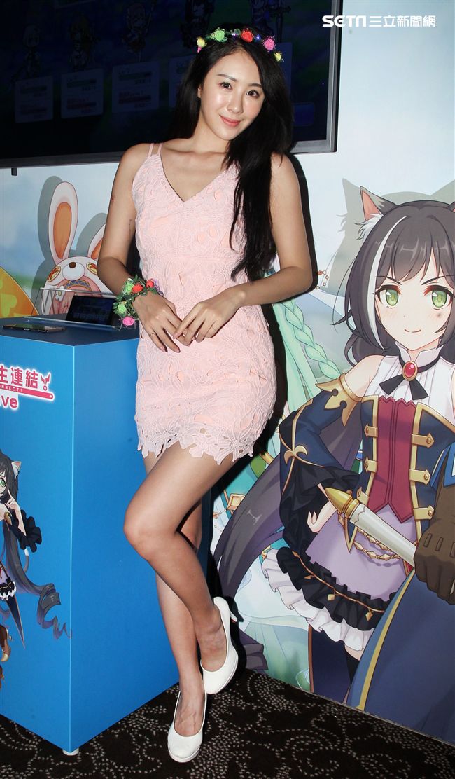 性感正妹夏晴。（記者邱榮吉/攝影）