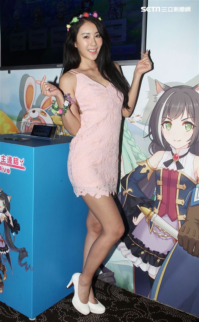 性感正妹夏晴。（記者邱榮吉/攝影）