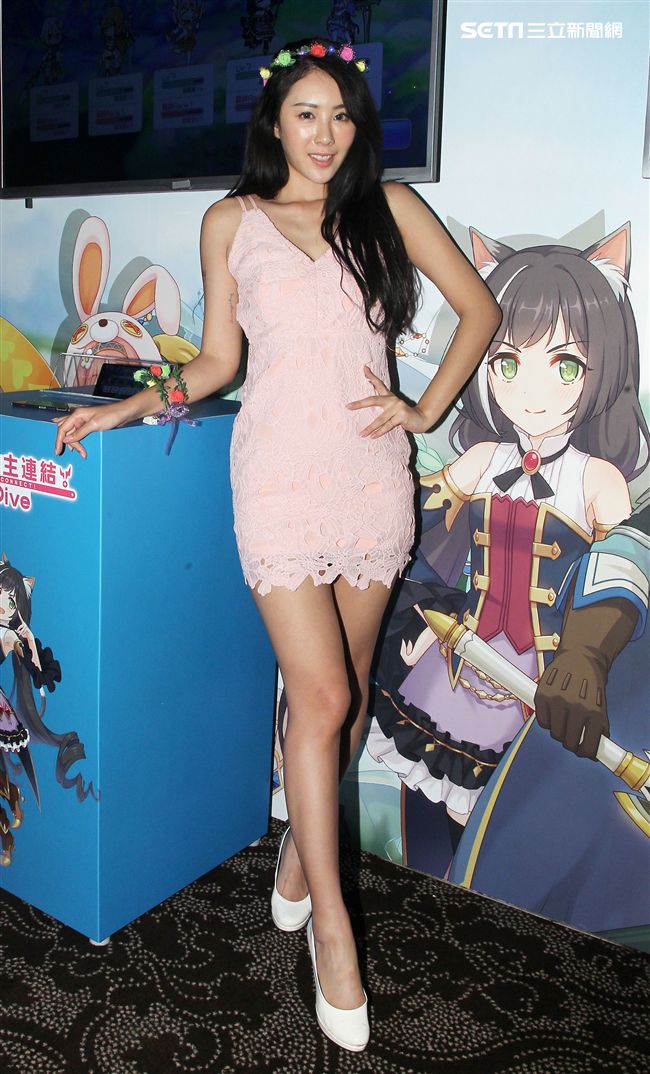 性感正妹夏晴。（記者邱榮吉/攝影）