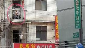 新北,中和,取締,違規,景平路,偷拍。翻攝自爆怨公社