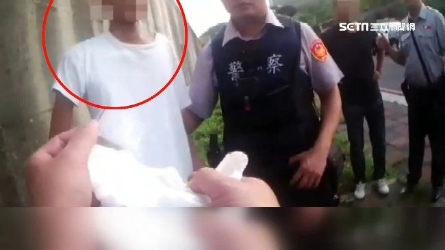 身藏毒遇臨檢發抖　父當面苦勸子交出