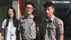 陸籍劉姓女大生來台尋找舅舅，陳姓警員透過兩大系統交叉比對，順利聯絡到舅舅，並載送她與舅舅團圓（翻攝畫面）