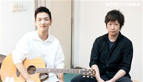 黃奕儒及阿信。
圖／相信音樂提供