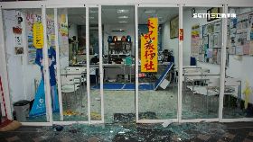 崴 棒砸旅行社2400