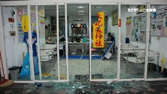 疑不滿護照太晚拿　4惡煞持球棒砸店