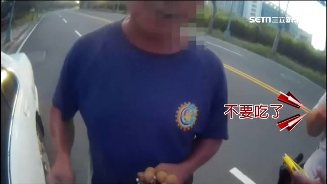 酒駕男遇臨檢狂吃龍眼　酒測仍GG