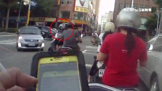 騎贓車警攔查　男假配合秒拔腿狂奔