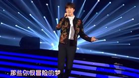 陳立農表現超出偶像的好歌喉與穩健台風。（圖／翻攝自Youtube）