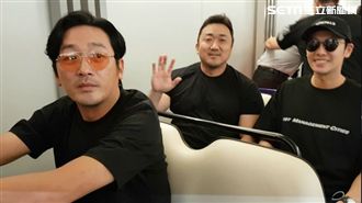 《與神同行》來了！馬東石親切揮手