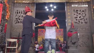 鬼門開前搶改運！男打屁股、女打手心