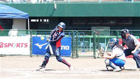 林鳳珍3局下敲出滿貫砲。（圖／中華壘協提供）