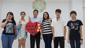 要讓學生感覺被關心　企業家捐款寫信逾20年