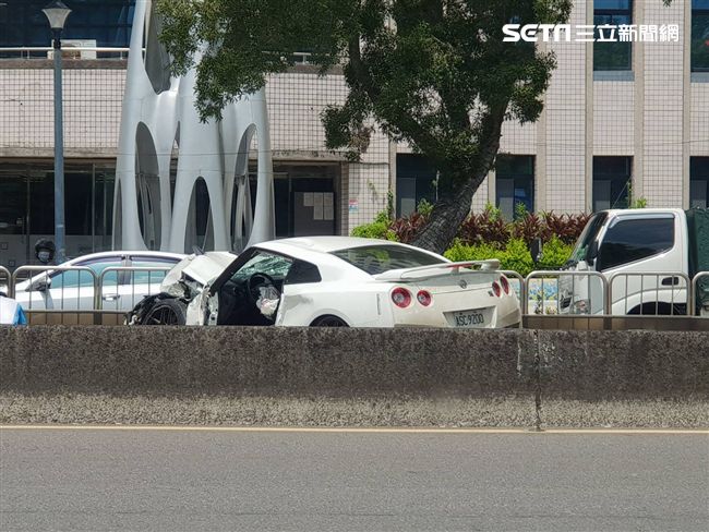 車速快？恍神？東瀛戰神GTR撞公車