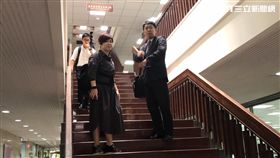 華山分屍案，紅髮女，羅女，羅小方，妨害公務，北院，律師，嗆媒體。翻攝畫面