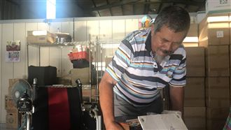 子女不理淪街友！他街賣8小時賺2百