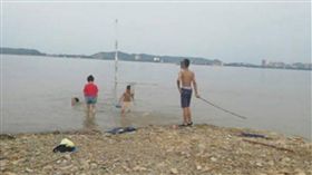 武漢,溺斃,玩水,長江,遺體（圖／翻攝自微博）