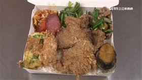超佛心便當店! 九孔+排骨8樣菜只賣80元