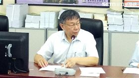 柯文哲赴市議會報告預算 實習生汪孟修拍攝