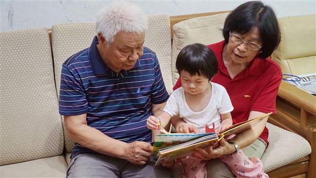 退休校長獲模範父親　鼓勵多陪伴孩子