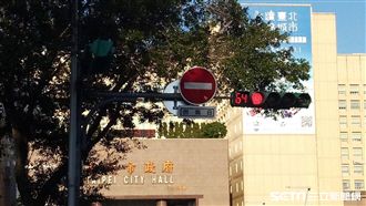 中國試辦外送等紅燈不計時　減少交通違規