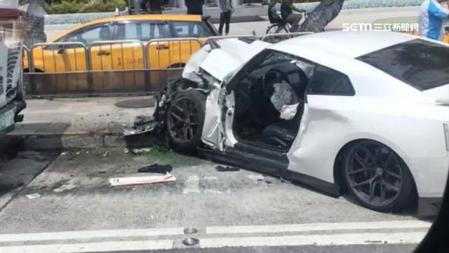 東瀛戰神撞公車　駕駛女友：他睡著了