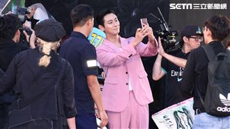 與神登台！朱智勛手指愛心電暈3千粉