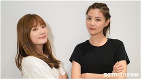 主持人Dash與智恩老師合照。 主持人Dash練習Mamma Mia舞。 主持人Dash與智恩老師一起大跳Mamma Mia舞。