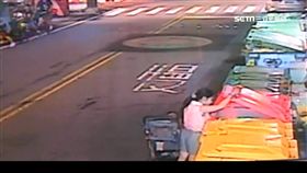 婦帶2歲娃撿廚餘？先生澄清：會倒掉
