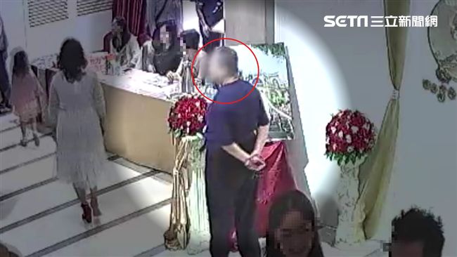 胖大叔白吃喜宴！台中婚宴蟑螂曝光了