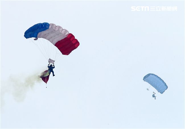 空軍嘉義基地營區開放「航空嘉年華」。（記者邱榮吉/攝影）