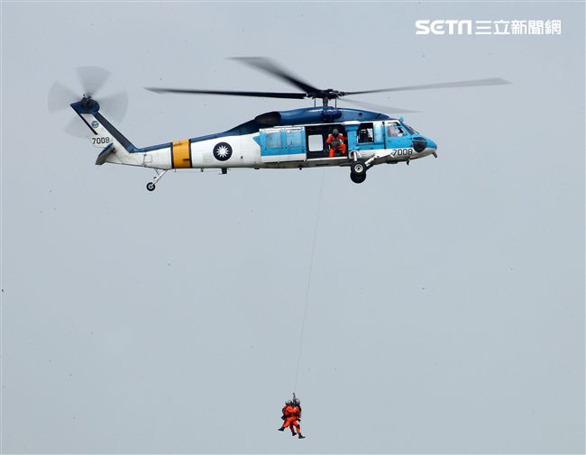 空軍嘉義基地營區開放「航空嘉年華」。（記者邱榮吉/攝影）