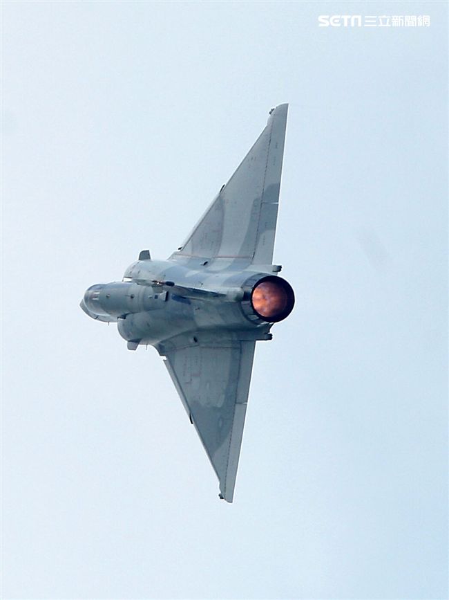 空軍嘉義基地營區開放「航空嘉年華」。（記者邱榮吉/攝影）